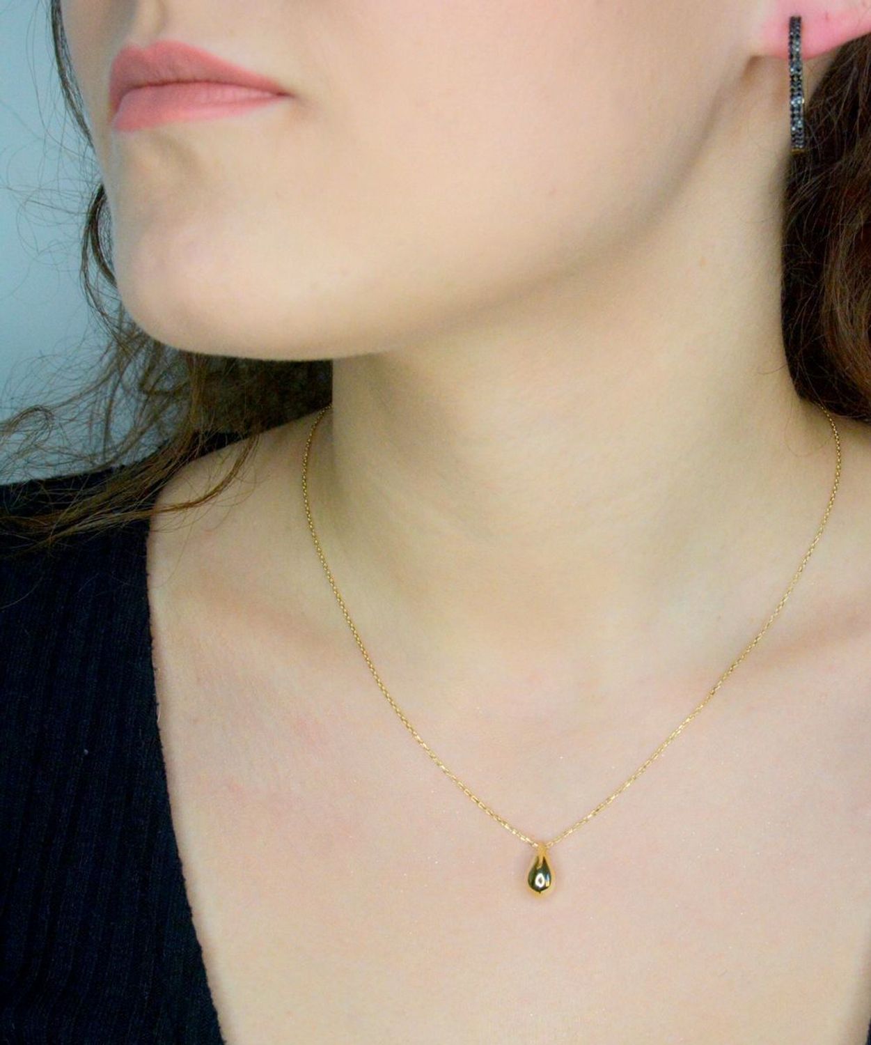 Złoty naszyjnik damski 375 z małą kroplą NA 3577 375 (1).jpg